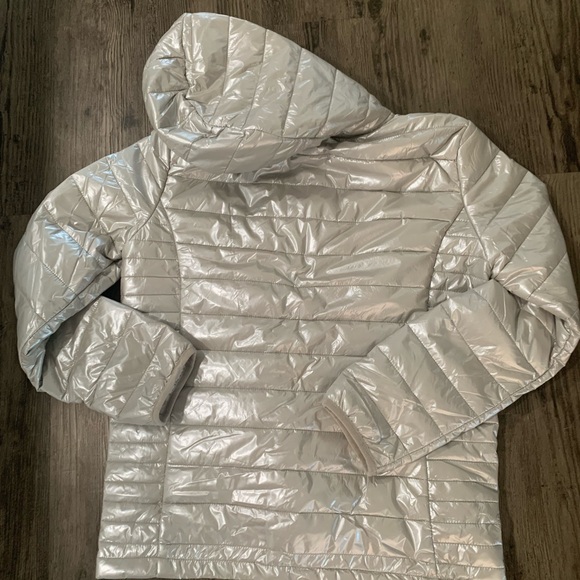 Bella & Birdie xl 14-16 silver puffer with hood. - Picture 3 of 4
